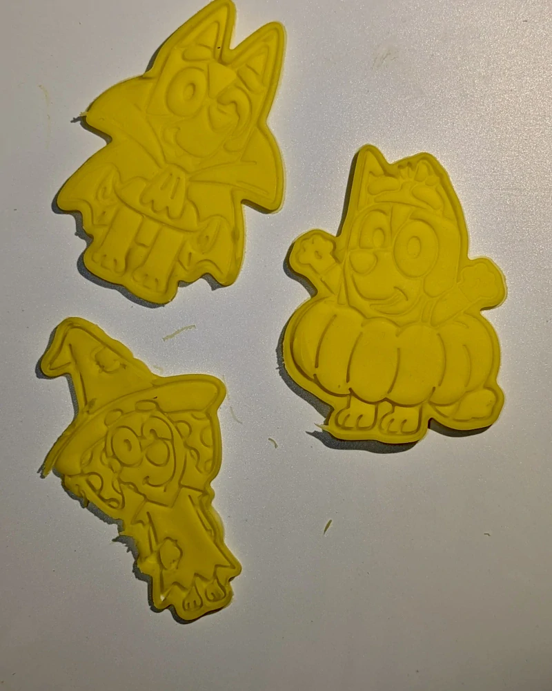 Bingo a Bluey - Halloween edice3D Tištěná Vykrajovátka – Bingo a Bluey Halloween Edice (inspirováno postavičkami)