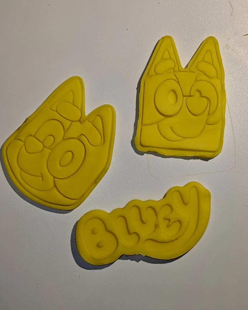 3D Tištěná Vykrajovátka – Bingo a Bluey (inspirováno postavičkami)