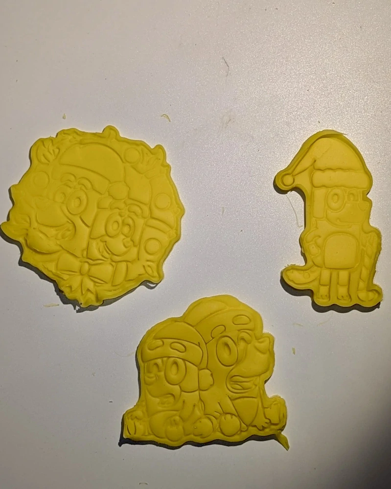 3D Tištěná Vykrajovátka – Vánoční Edice (inspirováno postavičkami Bingo a Bluey)