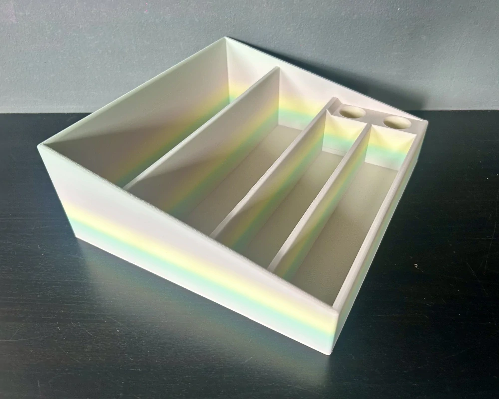 Stojan na knihy s integrovaným stojánkem na 2 tužky – duhový