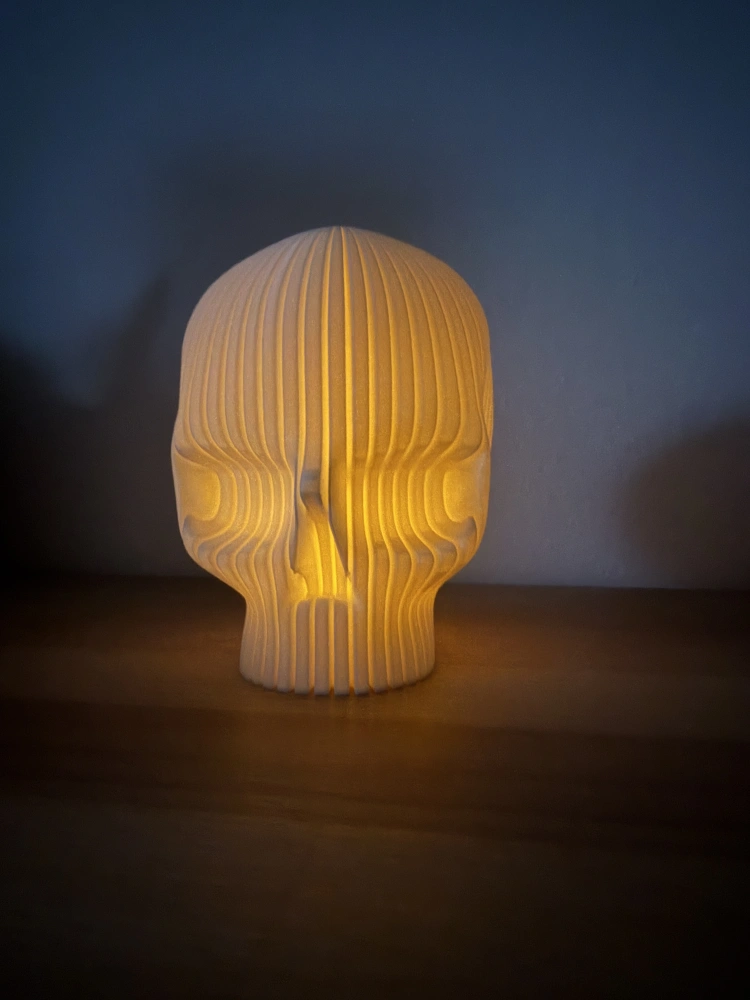 Dekorativní svítící lebka – halloweenská dekorace na LED svíčku