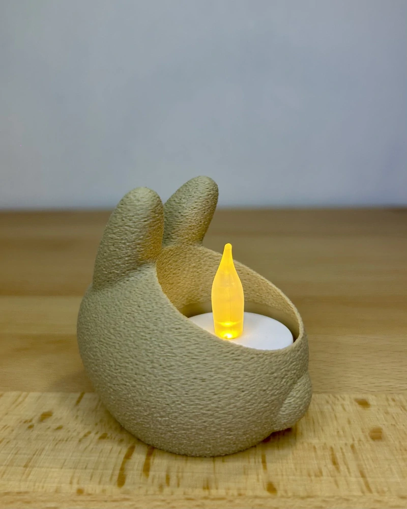 Minimalistický zajíček – stojánek na LED svíčku