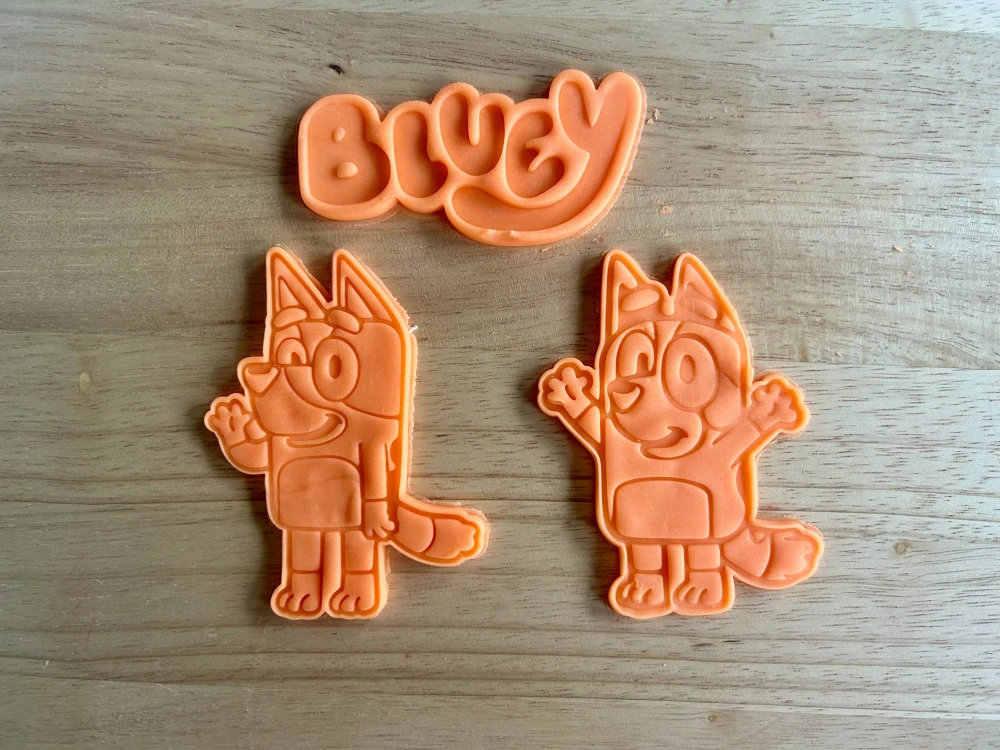 3D Tištěná Vykrajovátka – Bingo a Bluey (inspirováno postavičkami)