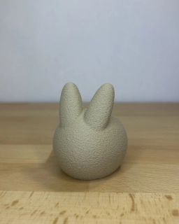 Minimalistický zajíček – stojánek na LED svíčku