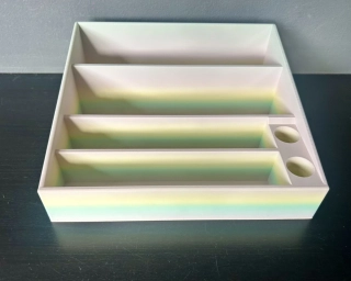 Stojan na knihy s integrovaným stojánkem na 2 tužky – duhový