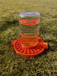 Pítko/napáječka pro včely